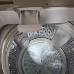 洗濯機開けたら柔軟剤入れる所が出ていて液体が入ったままになっていた！